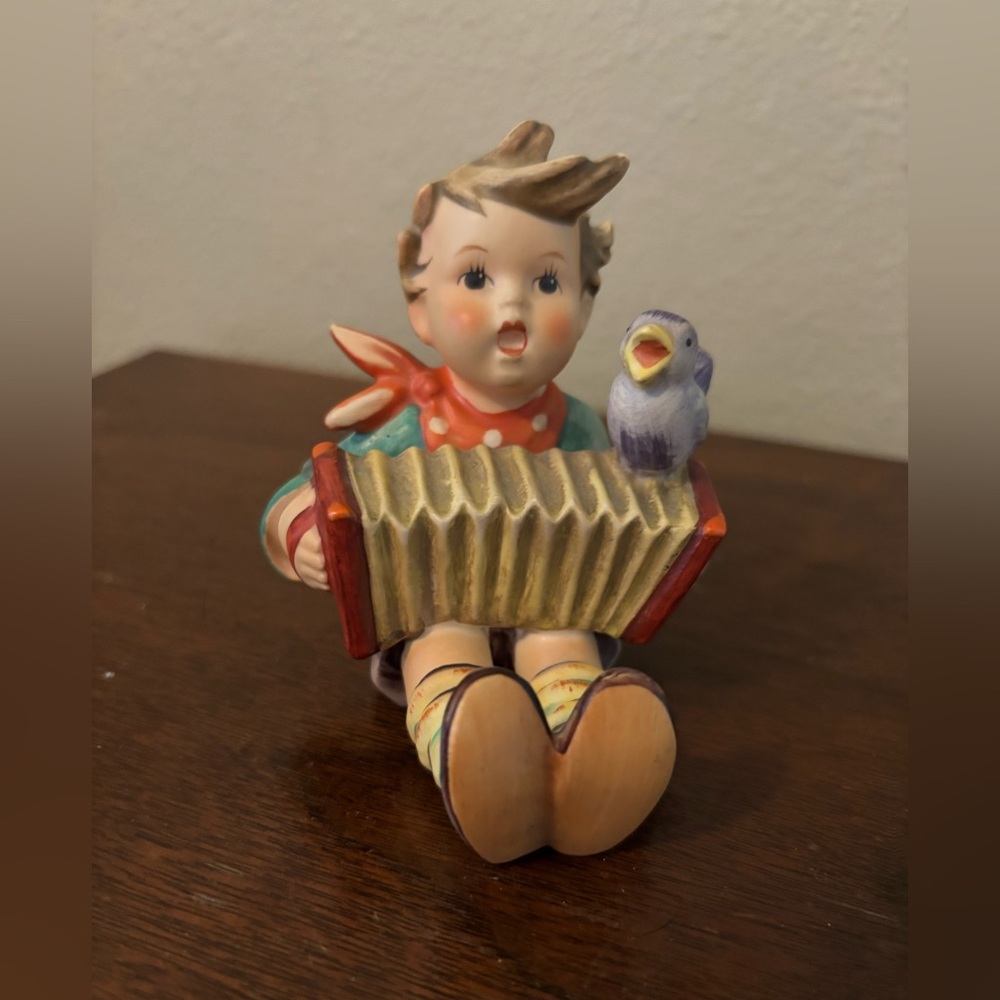 Goebel Vintage Cottage Core ( Let’s Sing ) Adorable Sweet collector figurine